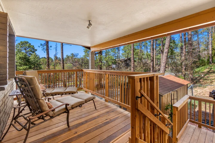 Houston decking material comparison for composite, treated pine, and tropical hardwoods